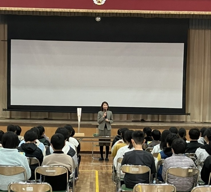 土佐 礼子アドバイザーが西条市立の小学校で講演会を行いました