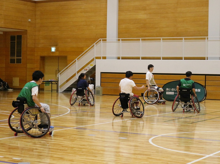 競技用車いすの操作練習