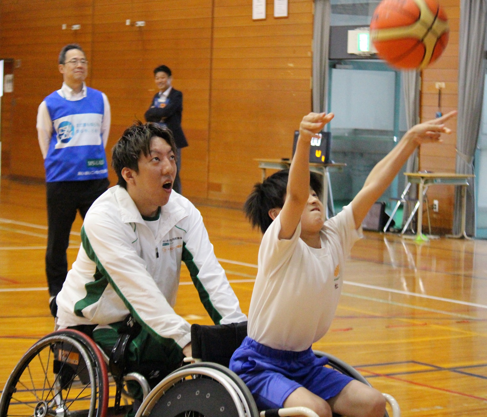 車いすバスケ・古崎 倫太朗選手が太子西中学校にて体験授業！
～太子町と包括連携協定を締結～