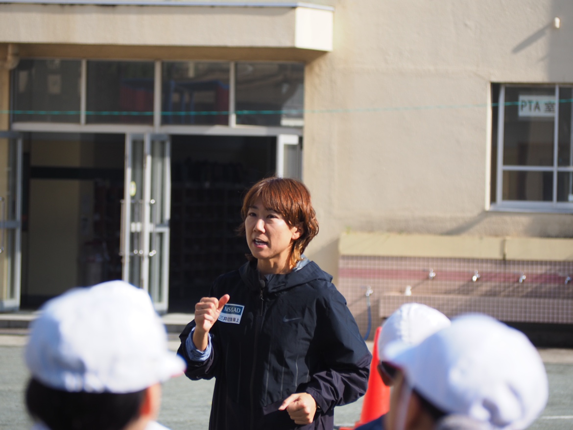 渋井 陽子コーチが大田区内の小学校にて陸上教室を実施しました