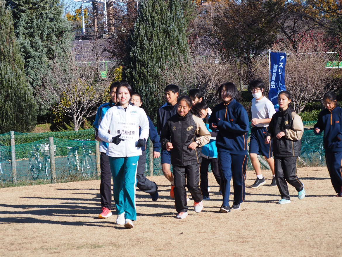 樺沢 和佳奈選手が秋川流域子ども体験塾小中学生駅伝大会にゲスト参加しました