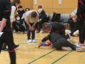 至近距離で確認する様子