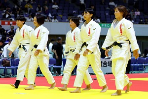 試合に挑む選手たち