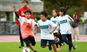 MS & ADサッカー教室 in 長野
なでしこジャパンが県内の小学生たちとサッカーを楽しむ